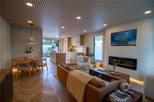 285 Ravenna Dr, Long Beach, CA, 90803-3613 | Card Image