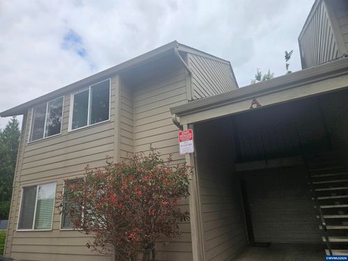1060 Park Ave, Woodburn, OR, 97071-3846 | Card Image