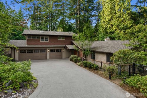 3303 142nd Pl Ne, Bellevue, WA, 98007-3249 | Card Image