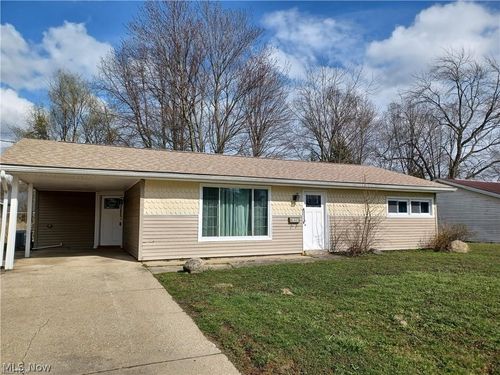 2443 Amberly Dr, Youngstown, OH, 44511-1901 | Card Image