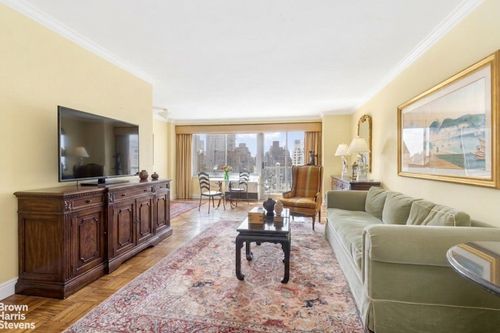 17e-300 E 74th St, New York, NY, 10021-3715 | Card Image