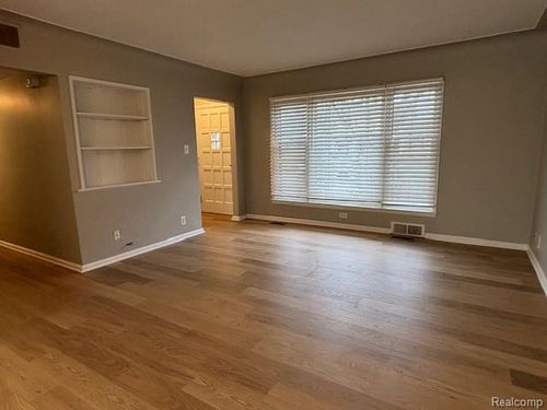 5580 Sunnycrest Drive, West Bloomfield Charter Township, MI, 48323 | Card Image