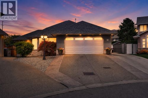 996 Arlington Crt, Kamloops, BC, V2B8T4 | Card Image