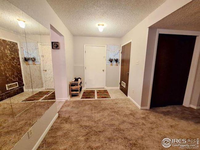 Garden Level Entry with Closet | Image 4