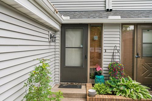 101-3030 Shields Dr, Eagan, MN, 55121-1327 | Card Image