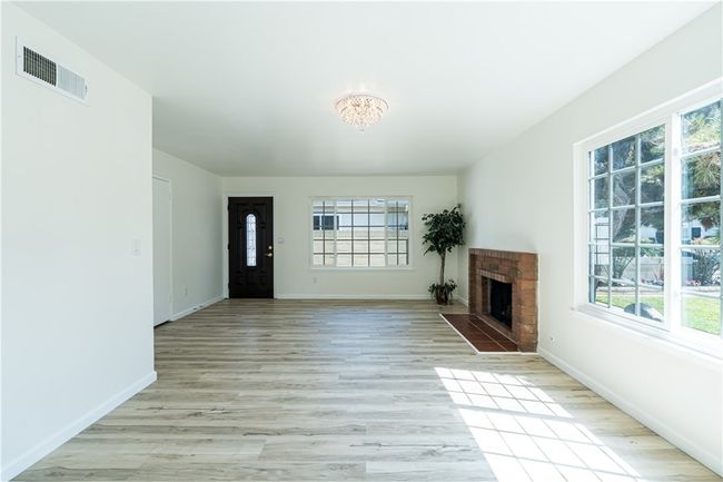 Family Room | Image 4