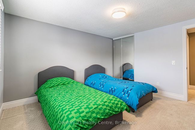 34 Niagara Pl, House other with 4 bedrooms, 4 bathrooms and 4 parking in Brampton ON | Image 25