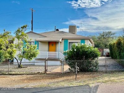 17 Lowell Avenue, House other with 2 bedrooms, 1 bathrooms and null parking in Bisbee AZ | Image 1