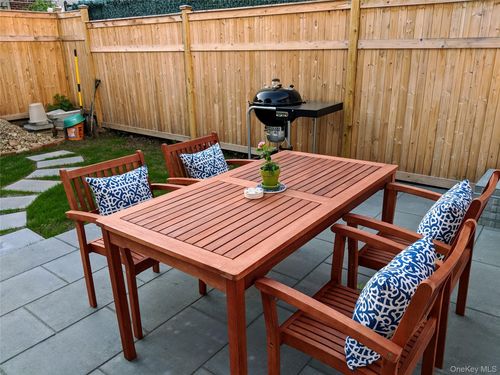 8424 129th St, Kew Gardens, NY, 11415-2811 | Card Image