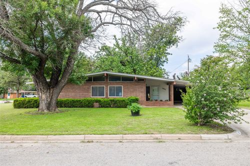 1907 Brooke Ln, Brownwood, TX, 76801-5511 | Card Image