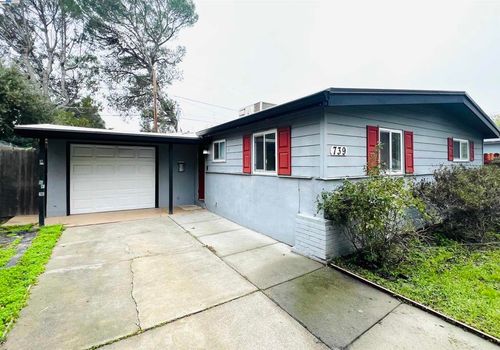 739 M St, Davis, CA, 95616-3911 | Card Image