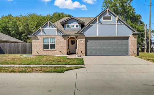 977 Sam St, Springtown, TX, 76082-2338 | Card Image