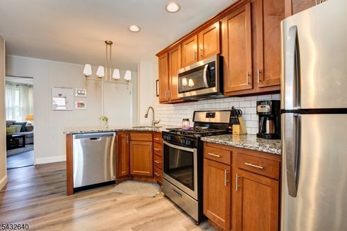 46 Hazelwood Rd, Bloomfield, NJ, 07003-5112 | Card Image