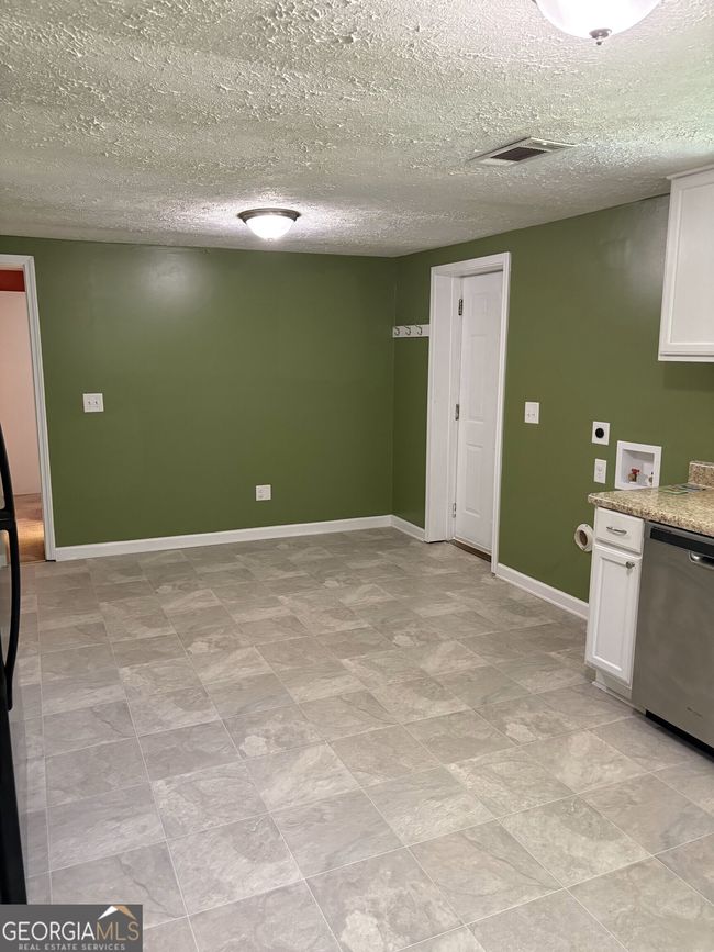 684 S Broad St, House other with 3 bedrooms, 1 bathrooms and null parking in Commerce GA | Image 9