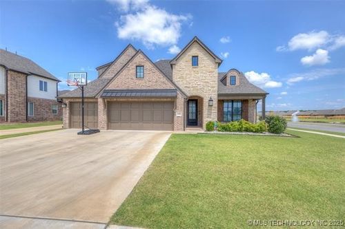 12510 S Maplewood Ave, Bixby, OK, 74008-2766 | Card Image
