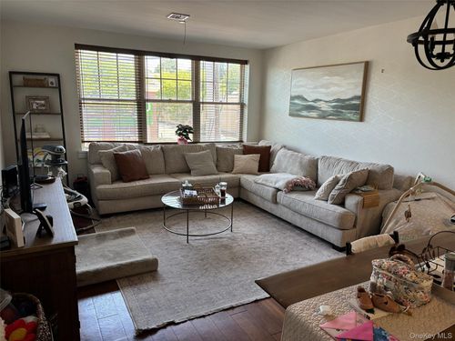 425 New York Ave, Huntington, NY, 11743-3436 | Card Image
