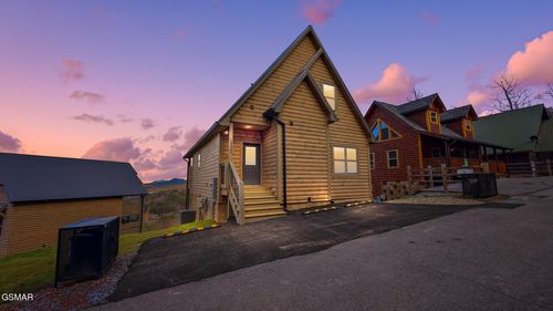 3321 Pine Peak Way, Sevierville, TN, 37862 | Card Image