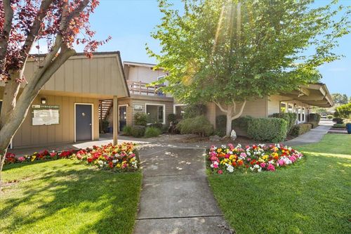 spc-128-2252 Table Rock Rd, Medford, OR, 97501-1467 | Card Image