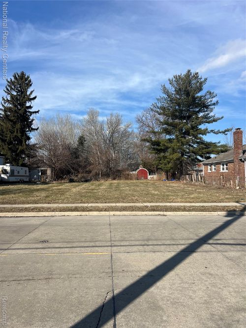 15003 Toepfer Dr, Eastpointe, MI, 48021-2174 | Card Image