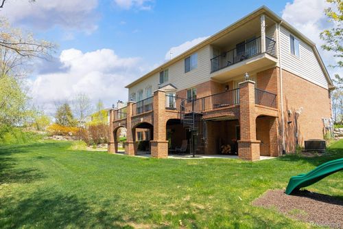 4906 Stonehenge Dr, Oakland Twp, MI, 48306-2601 | Card Image
