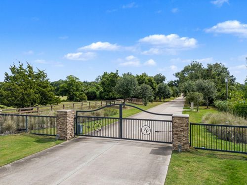 405 Silvertone Cir, Hempstead, TX, 77445-5360 | Card Image