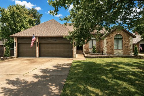 4916 S Buckingham Ln, Springfield, MO, 65810-1613 | Card Image