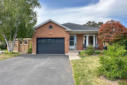 19 Stephen Ave, Courtice, ON, L1E1Z2 | Card Image