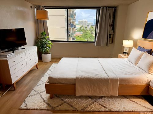 apt-815-444 Niu St, Honolulu, HI, 96815-1800 | Card Image