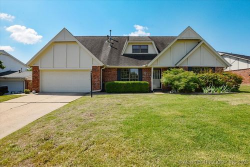 5724 E 65th Pl, Tulsa, OK, 74136-2719 | Card Image