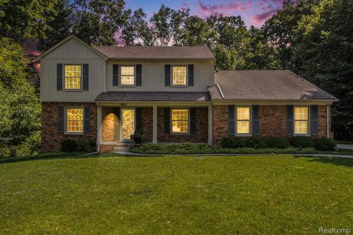 800 Ravine Terrace Dr, Rochester Hills, MI, 48307-2721 | Card Image