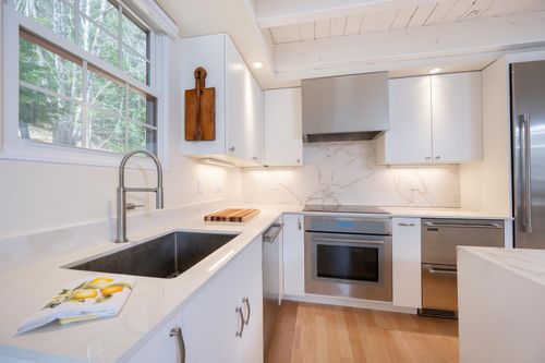 3f-96 Quechee Hollow Lane, Hartford, VT, 05059 | Card Image