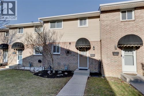4-9378 Esplanade Dr, Windsor, ON, N8R2A3 | Card Image
