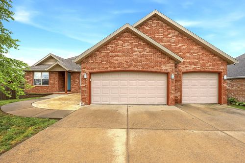 200 Meadowlark, Willard, MO, 65781-7500 | Card Image