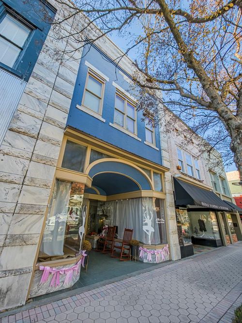 114 N Patterson St, Valdosta, GA, 31601-5566 | Card Image