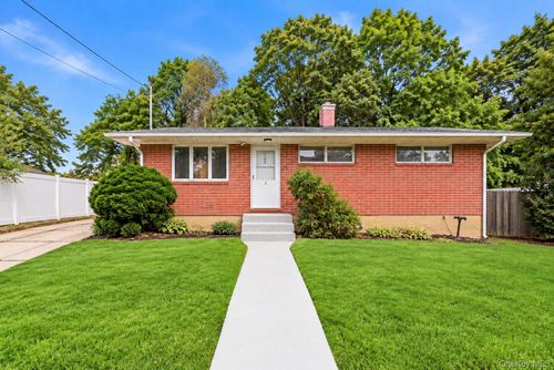 5 Robin Rd, Selden, NY, 11784-2609 | Card Image