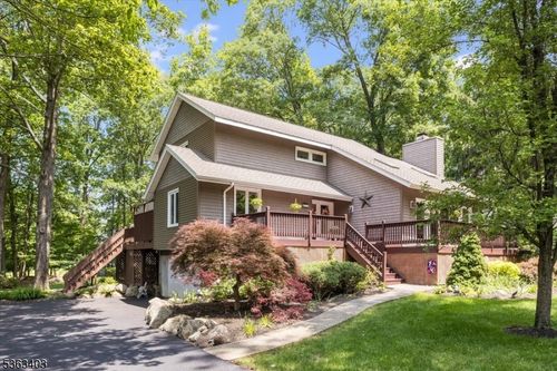 77 Lynn Dr, Byram Twp, NJ, 07821-3507 | Card Image
