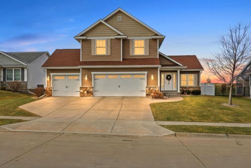 6326 Lillie Ave, Davenport, IA, 52806-2090 | Card Image