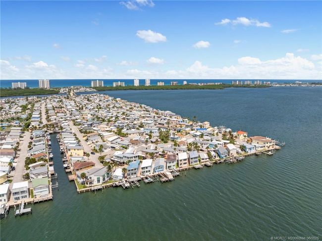 1109 Nettles Blvd, House other with 2 bedrooms, 2 bathrooms and 1 parking in Jensen Beach FL | Image 8