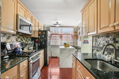 unit-5e-2370 North Ave, Bridgeport, CT, 06604-2329 | Card Image