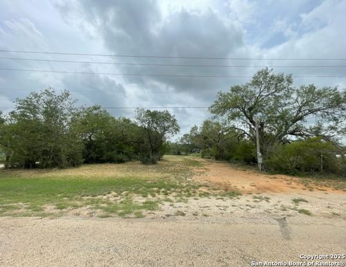 16002 Kilowatt Rd, Elmendorf, TX, 78112-9801 | Card Image