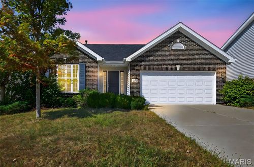 203 Pearl Vista Dr, O Fallon, MO, 63366-4409 | Card Image