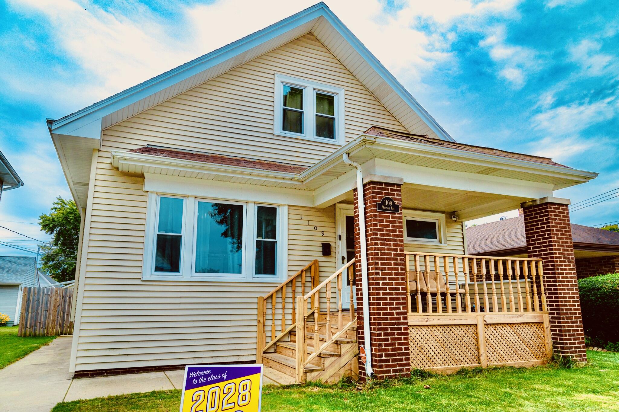 Walton Ave, Racine, WI 53402