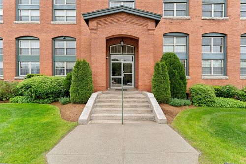 unit-326-1 Tupperware Dr, North Smithfield, RI, 02896-6877 | Card Image