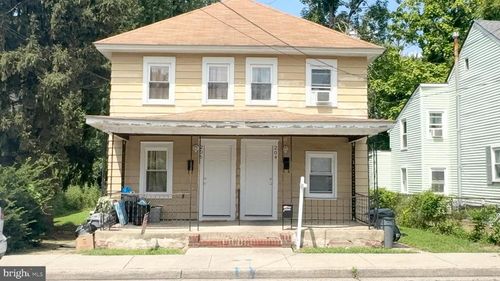 204 S Broad St, PENNS GROVE, NJ, 08069-1906 | Card Image