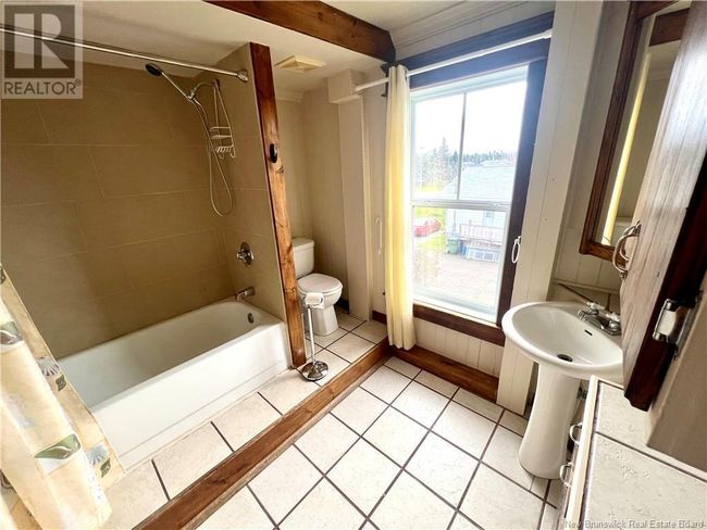 110 Des Champs Rue, House other with 7 bedrooms, 3 bathrooms and null parking in Lamèque NB | Image 21