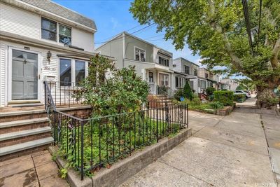 200-03 34th Avenue, Home with 3 bedrooms, 3 bathrooms and null parking in Bayside NY | Image 2