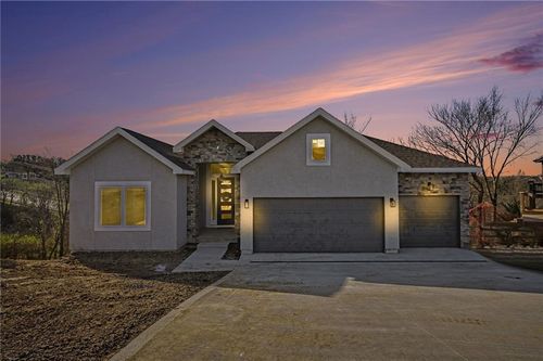 5021 Bradshaw St, Shawnee, KS, 66216-1475 | Card Image