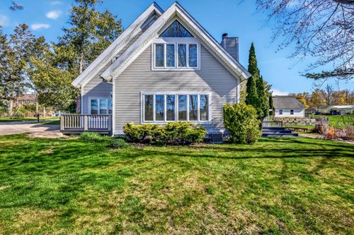 558 S Wythe Street, Pentwater, MI, 49449 | Card Image