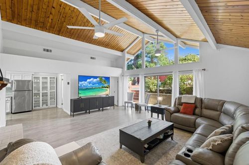 217 W 40th Ave, San Mateo, CA, 94403-4301 | Card Image