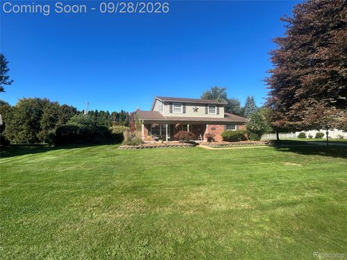 18424 Hollie Dr, Macomb, MI, 48044-2742 | Card Image